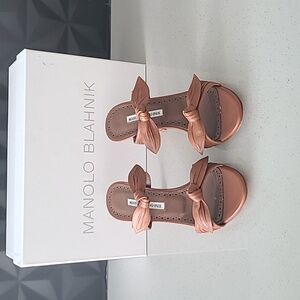 New Manolo Blahnik Tan Knotted Heels